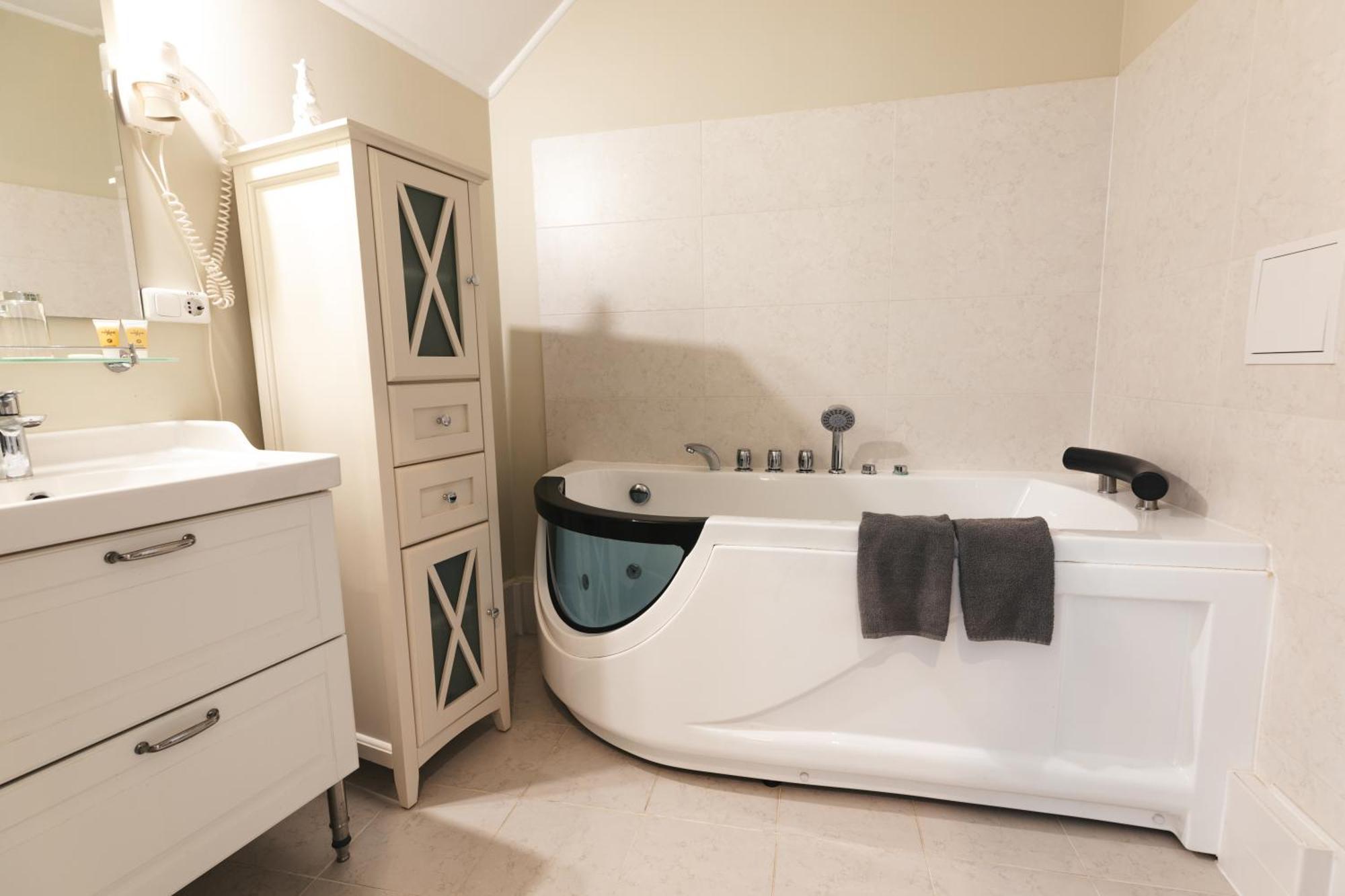 Forums Boutique Viesnīca 4*
